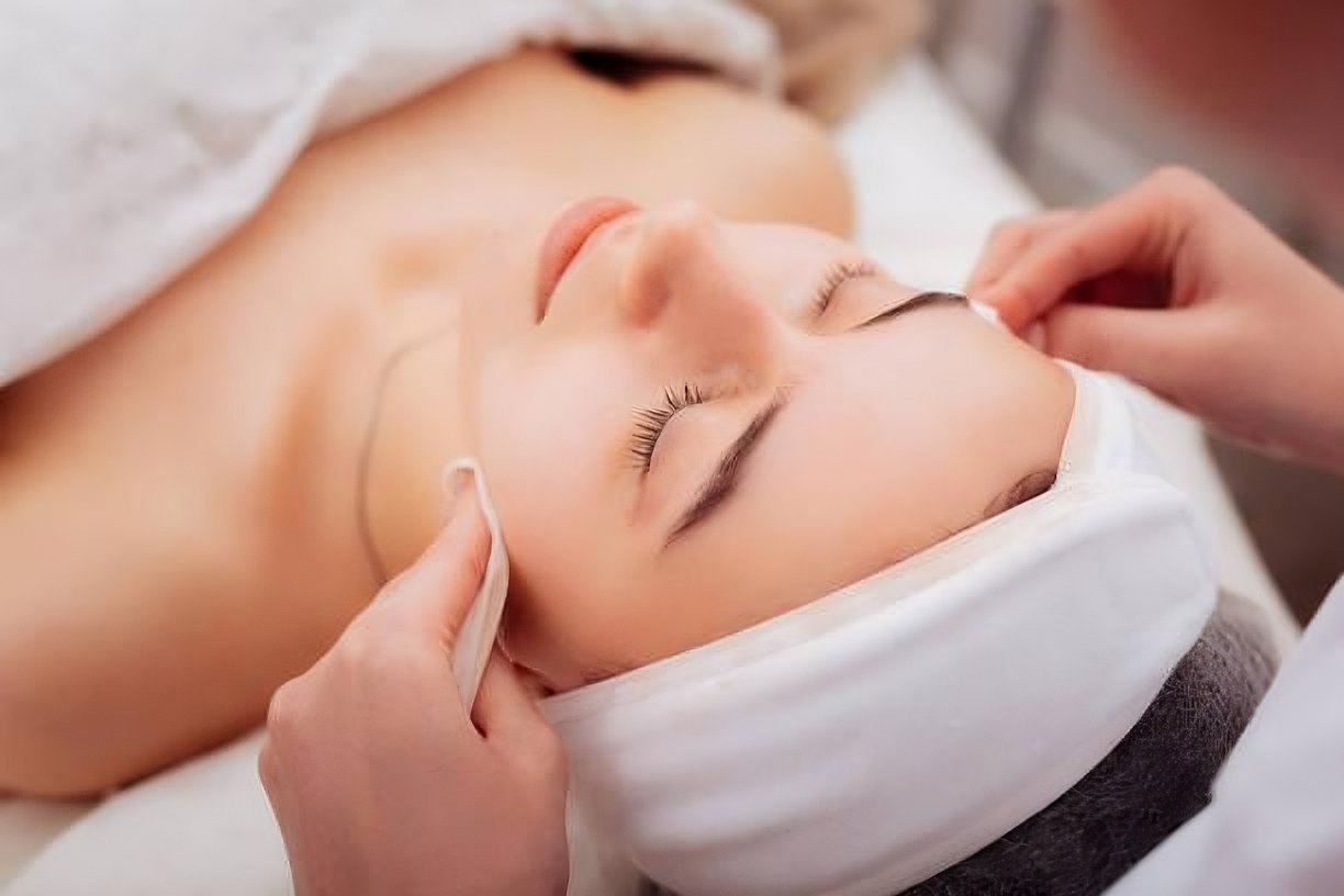 Client receiving a relaxing custom facial